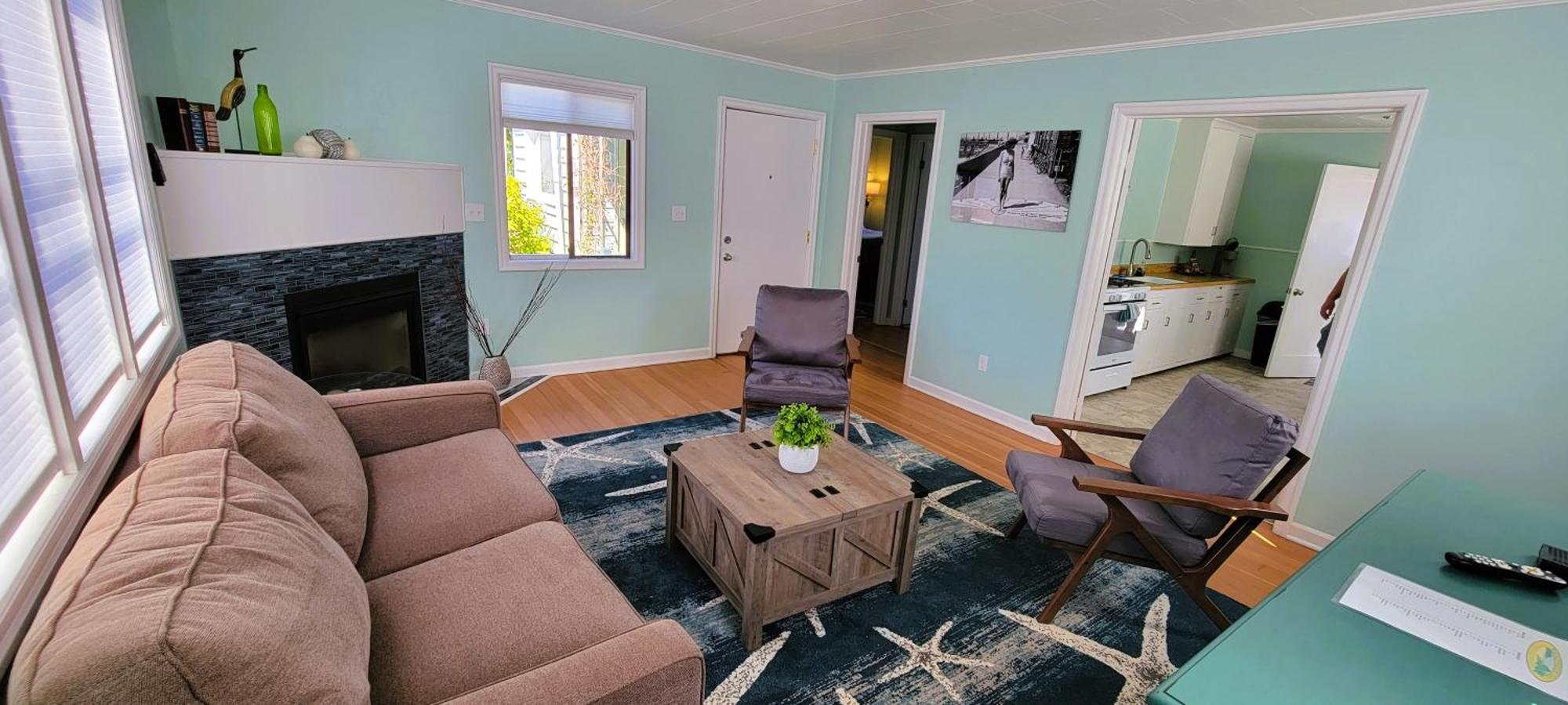 One Bedroom Cottage with Full Kitchen